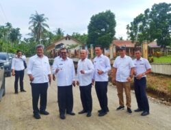 Pj Bupati Aceh Utara Tinjau Perbaikan Jalan di Nisam Antara