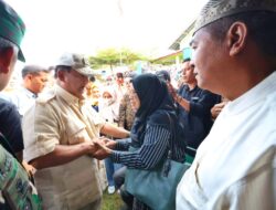 Menhan Prabowo Beri Santunan Kepada Korban Erupsi Gunung Marapi di Kabupaten Agam, Sumbar