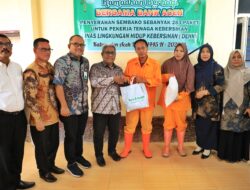 Pj Bupati Serahkan 283 Paket Sembako dari Bank Aceh untuk Petugas Kebersihan