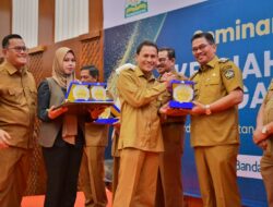 Pj Walikota Lhokseumawe Terima TAPE Awards 2024