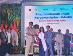 Serahkan Kunci Rumah Subsidi,  Menteri PKP : Program Ini Bukan untuk Membungkam Wartawan