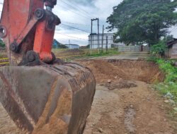Akses Jalan Ditutup Akibat Proyek Jembatan, Warga Minta Dibuat Jembatan Darurat