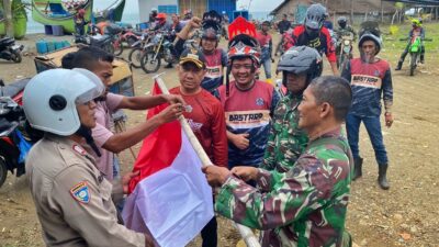Muspika Dewantara dan Banda Baro Berkolaborasi dengan Tim Trail Bastara Bagikan 100 Bendera Merah Putih