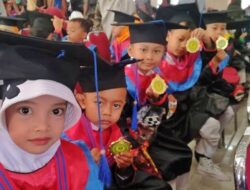 Kemendikbud Resmi Keluarkan SE Wisuda Untuk TK – SMA Jangan Jadikan Wisuda Wajib
