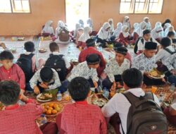 SMAN 1 Muara Batu Santuni Anak Yatim Saat Perayaan Maulid