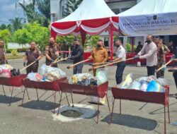 Kejari Aceh Utara Musnahkan Barang Bukti dari 77 Perkara Inkracht