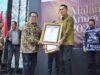 Sekda Aceh Terima Penghargaan dari SMSI