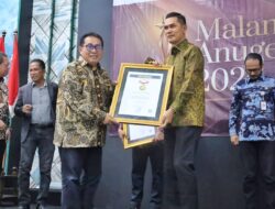 Sekda Aceh Terima Penghargaan dari SMSI