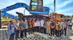 KKP Serahkan Ekskavator untuk Pemulihan Pesisir Pascabencana di Aceh Utara