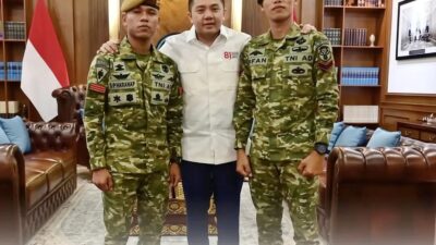 Seskab Teddy Apresiasi Prajurit TNI yang Kibarkan Merah Putih di Aceh